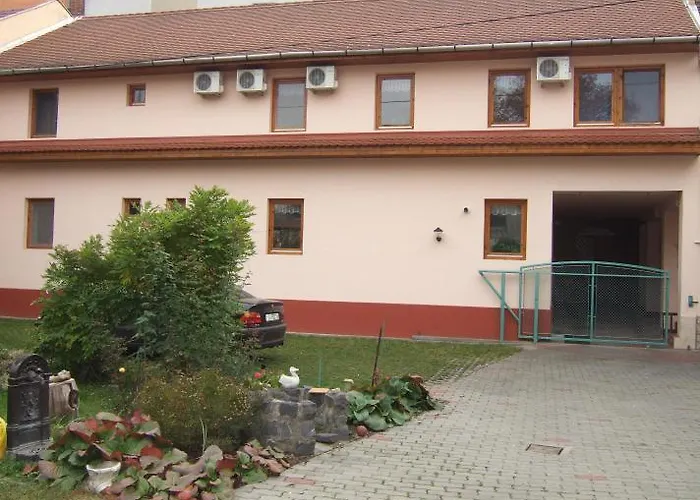 Timarhaz Maganszallashely Frühstückspension Szegedin
